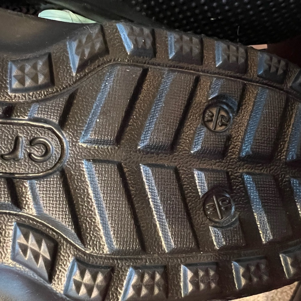 Crocs Men’s black fur lined - Picture 6 of 10